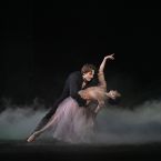 Фото из спектакля ГРОЗОВОЙ ПЕРЕВАЛ