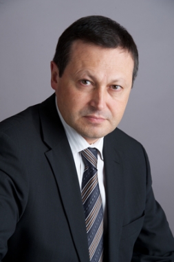 Эдхам Акбулатов